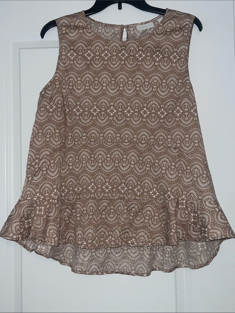 New York & Company Taupe and Cream Patterned Sleeveless Tank Top